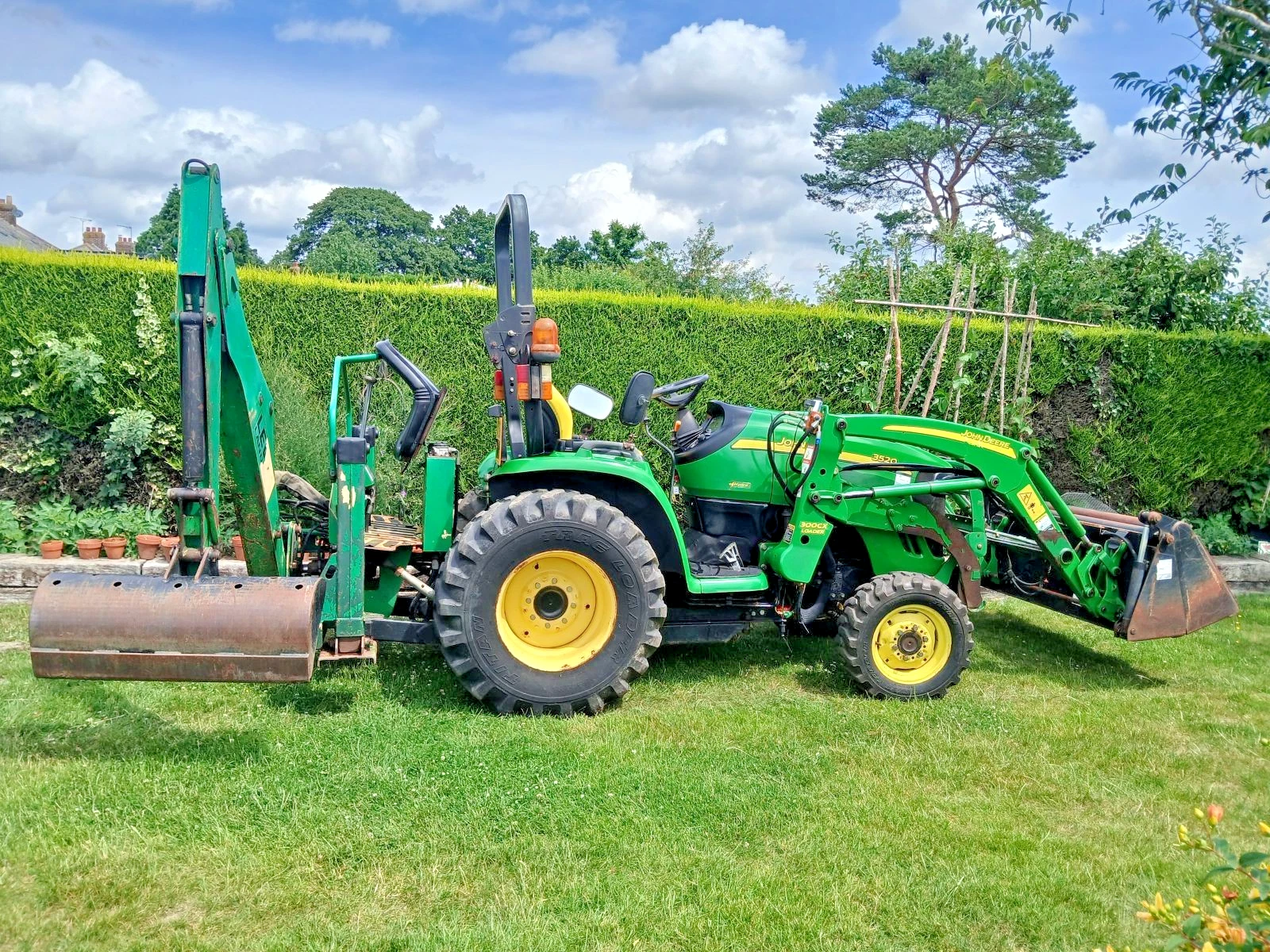 2006 John Deere 3520 backhoe Tractor